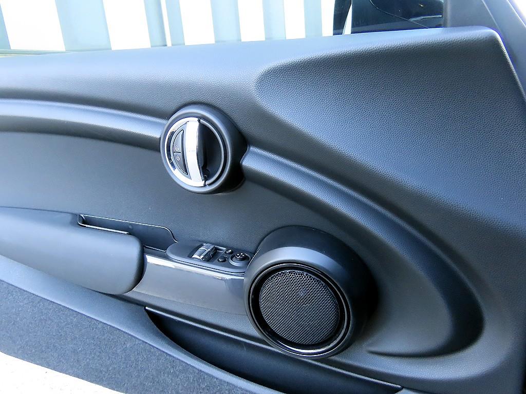 Mini Cooper — photo 11