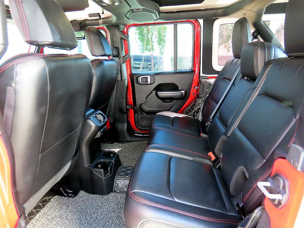 Jeep Wrangler — photo 06