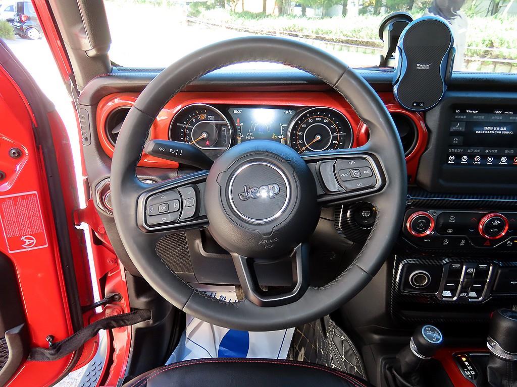 Jeep Wrangler — photo 08