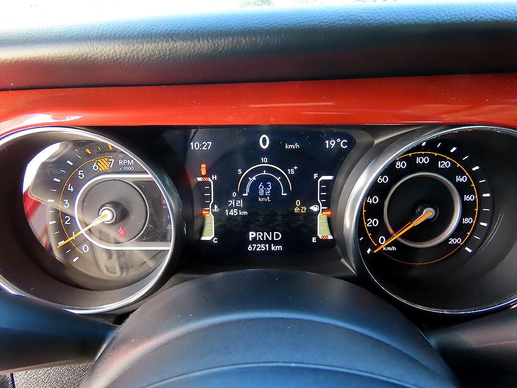 Jeep Wrangler — photo 09