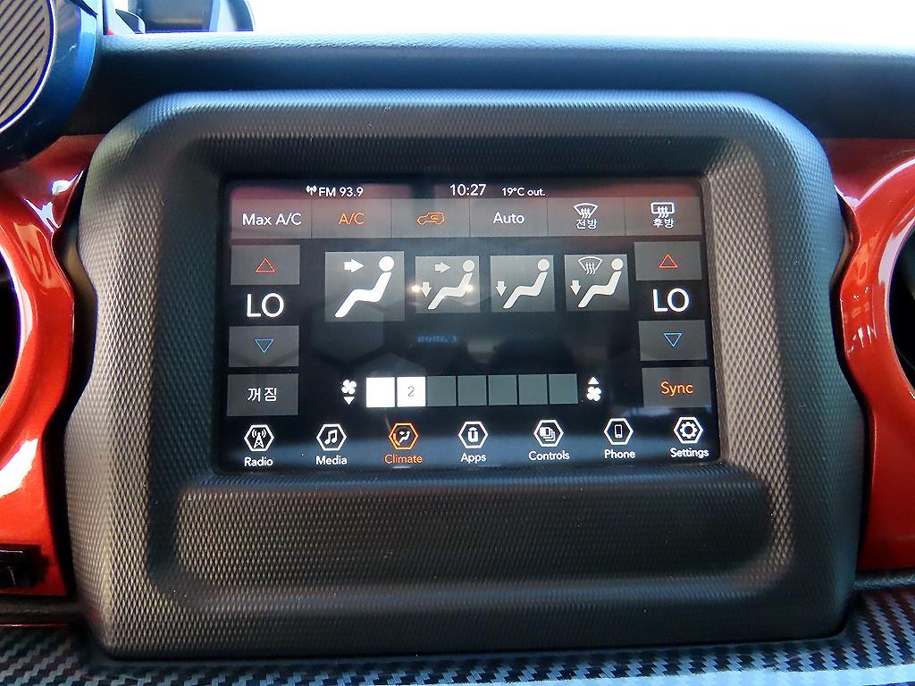 Jeep Wrangler — photo 13