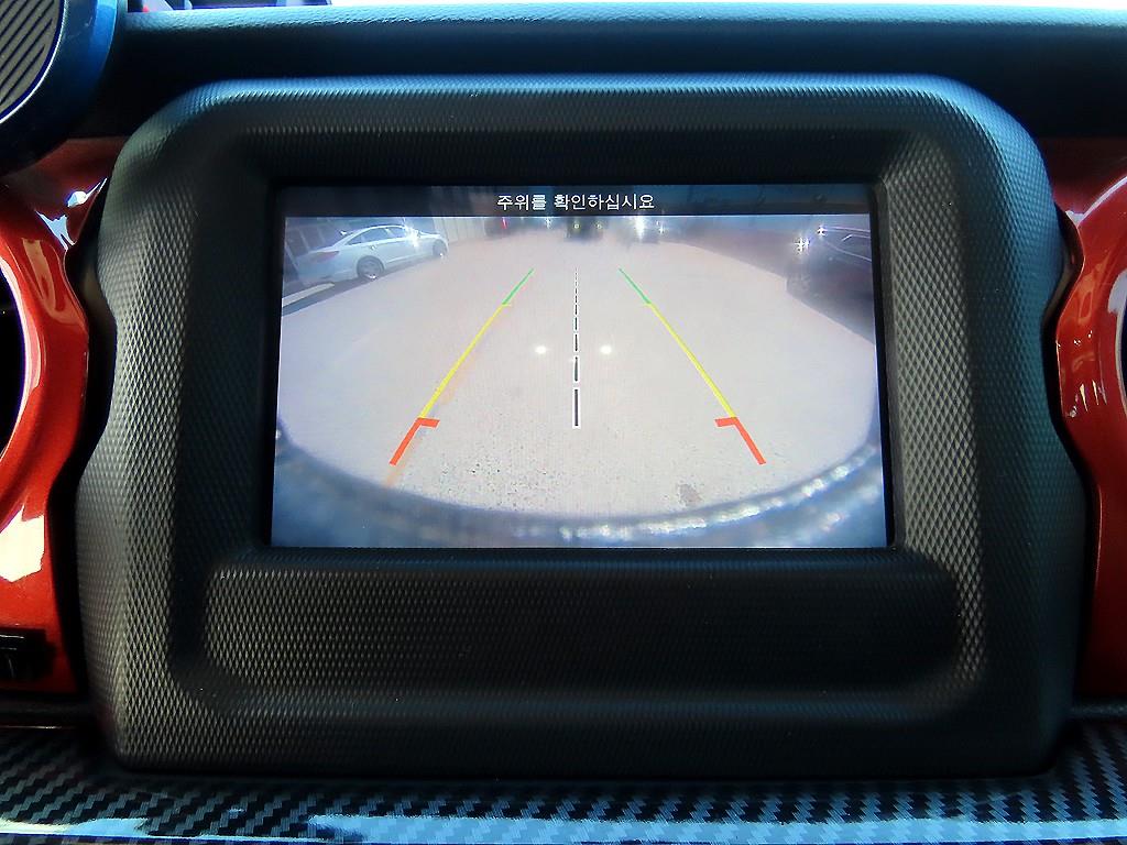Jeep Wrangler — photo 14
