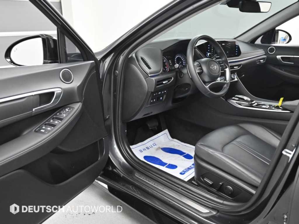 Hyundai Sonata — photo 11
