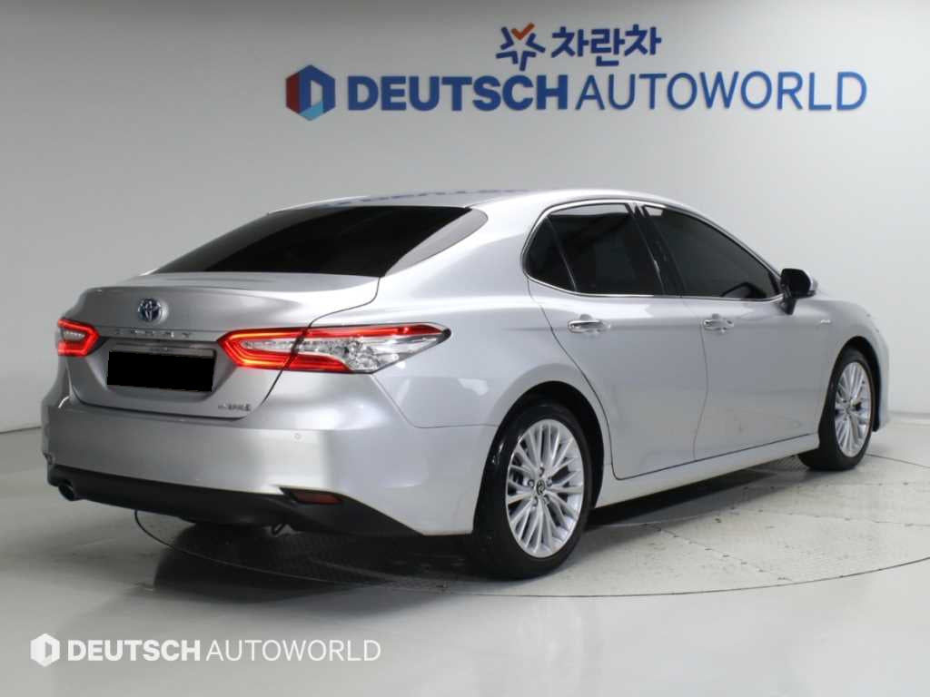 Toyota Camry — photo 02