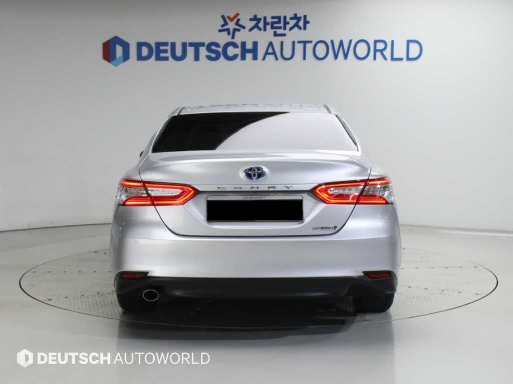 Toyota Camry — photo 04