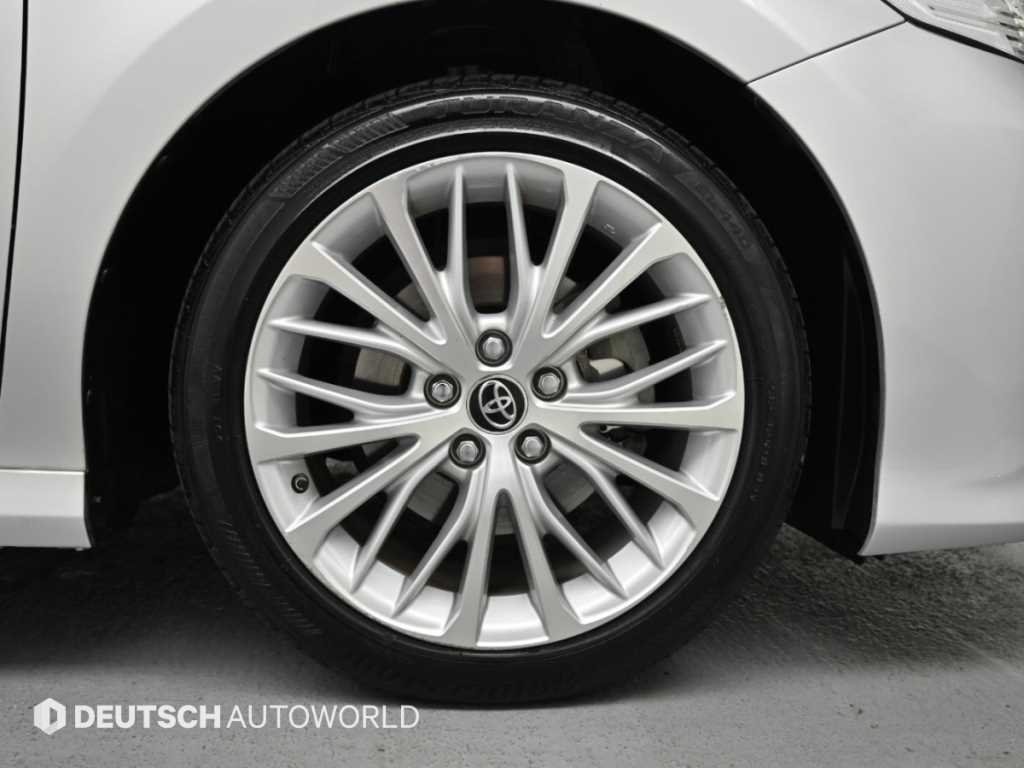 Toyota Camry — photo 05