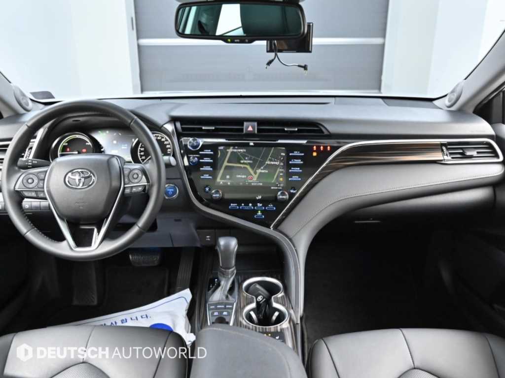 Toyota Camry — photo 07
