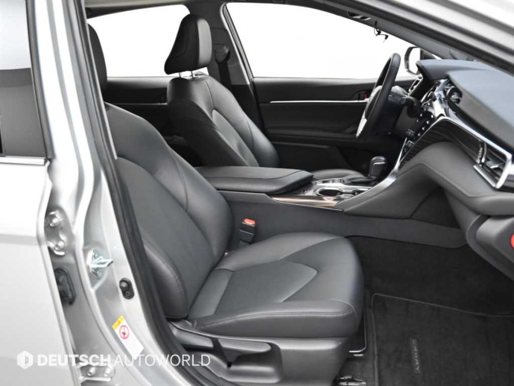 Toyota Camry — photo 10