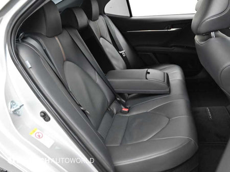 Toyota Camry — photo 12