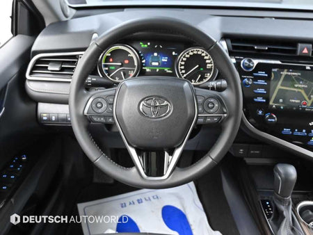 Toyota Camry — photo 13
