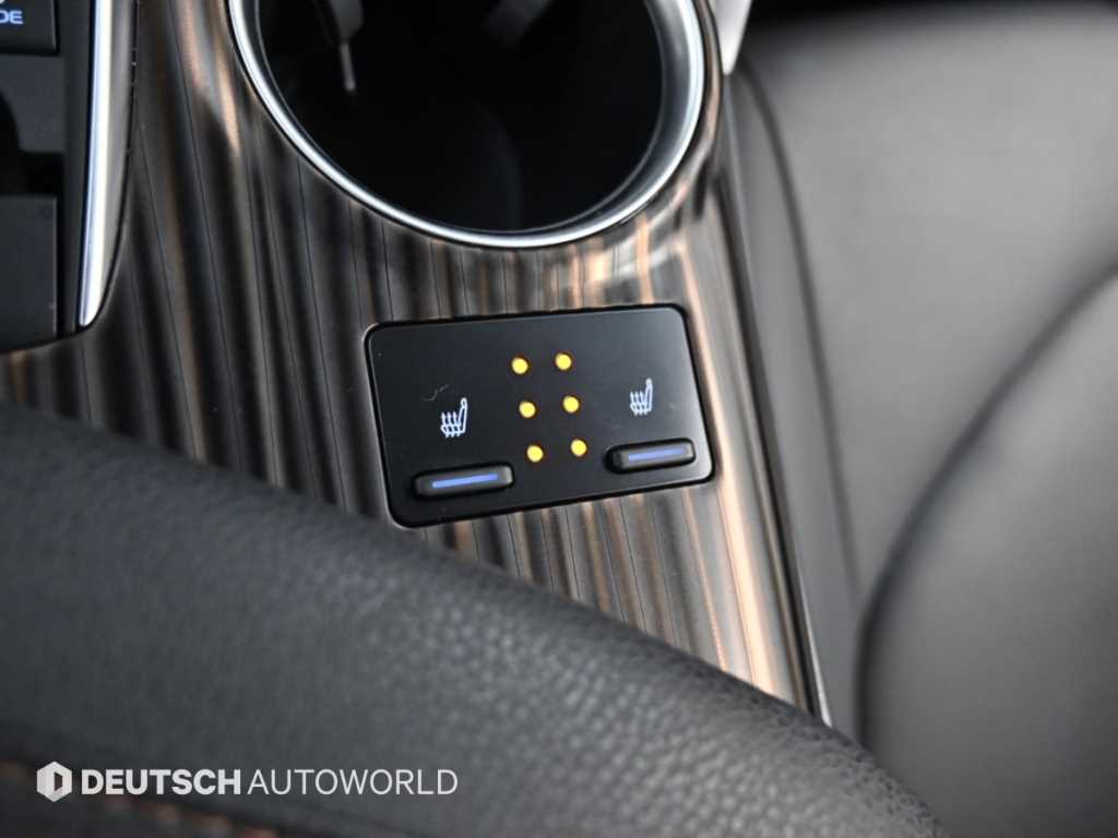 Toyota Camry — photo 17