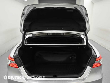 Toyota Camry — photo 19