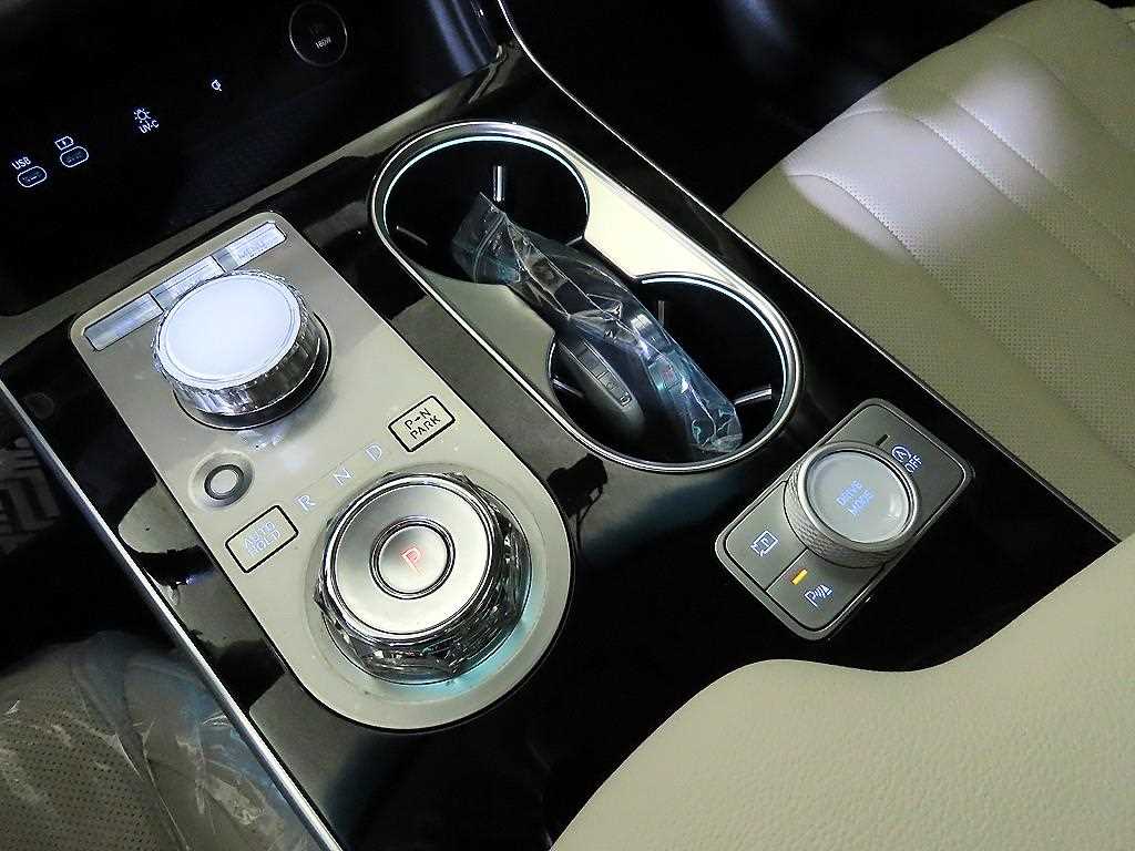 Genesis GV80 — photo 12