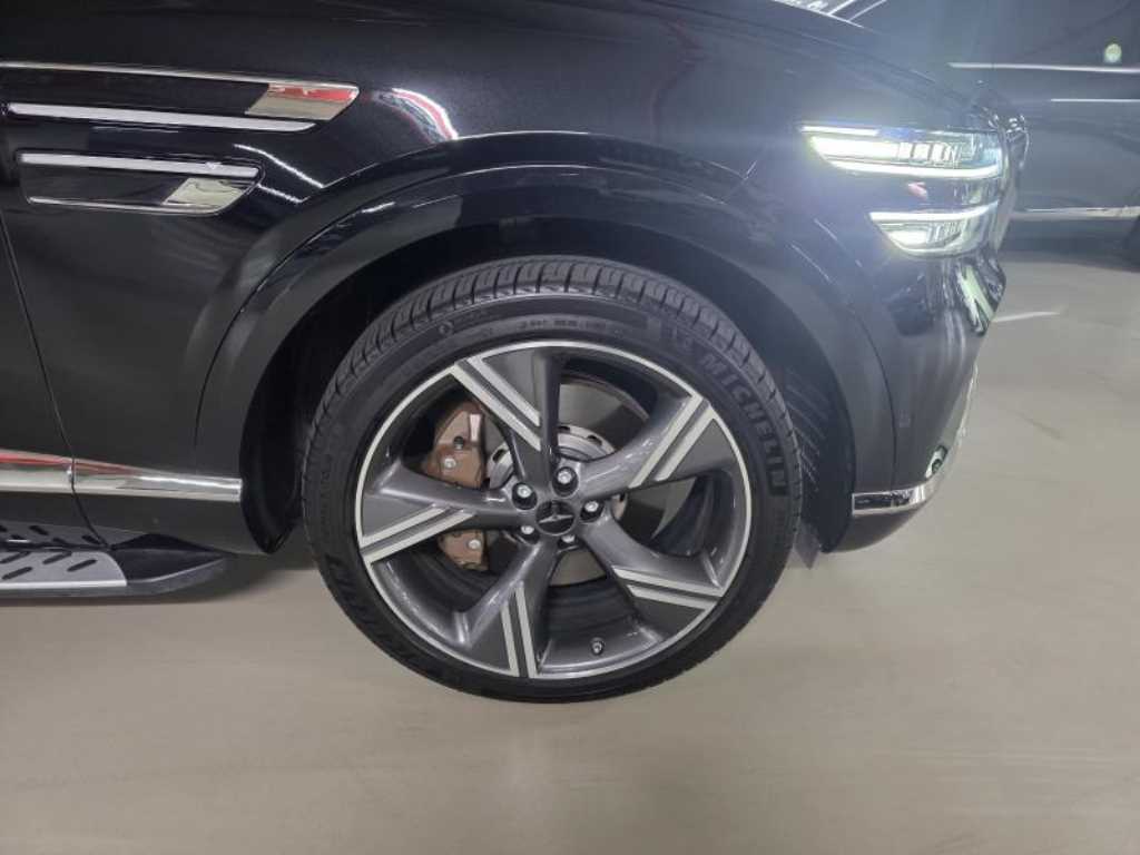 Genesis GV80 — photo 08