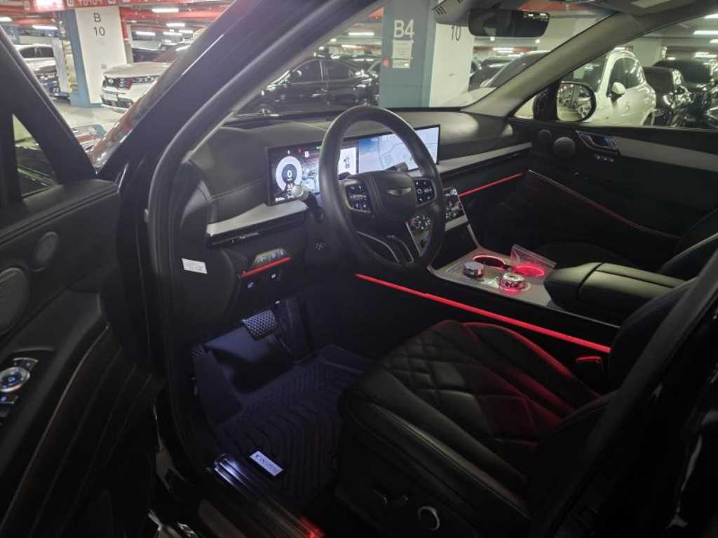 Genesis GV80 — photo 09