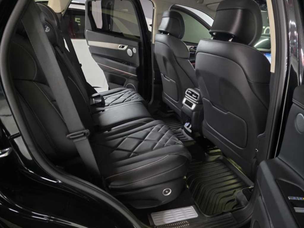 Genesis GV80 — photo 11