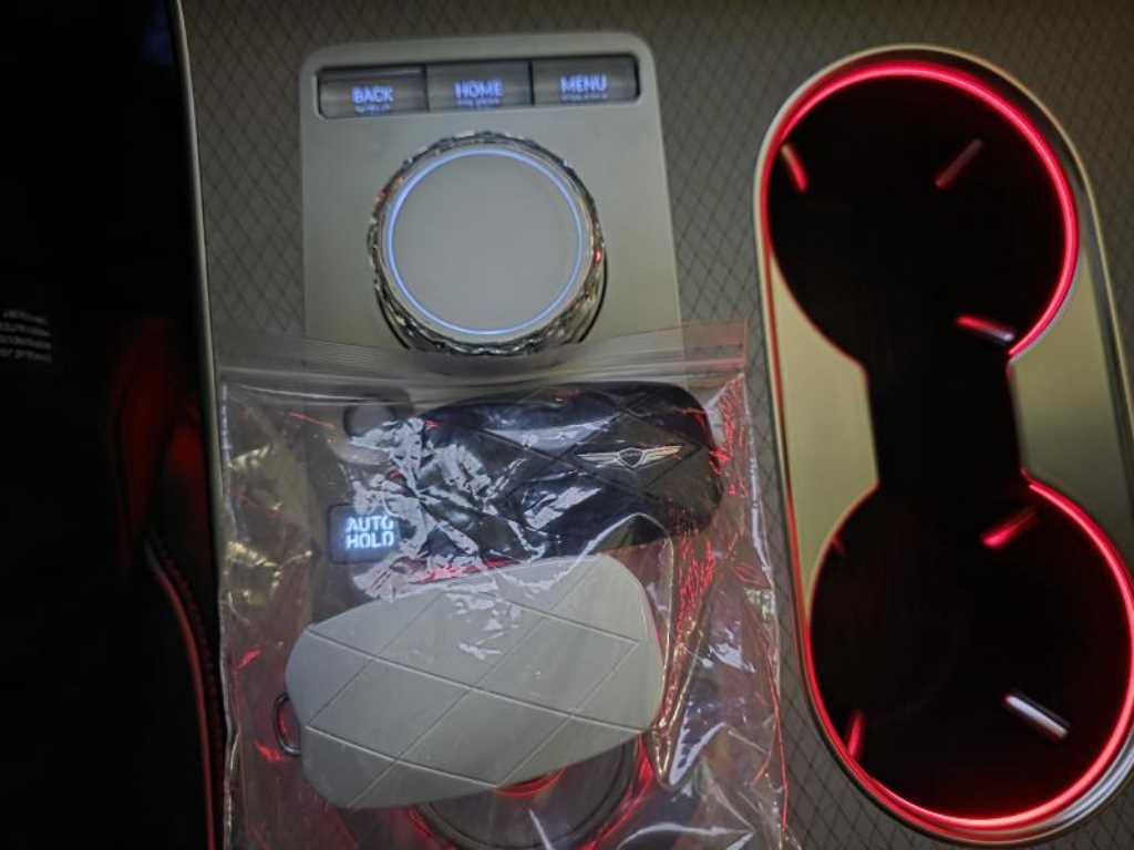 Genesis GV80 — photo 20