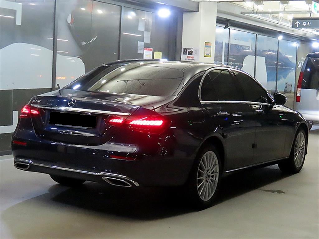 Mercedes-Benz E-Class — photo 04