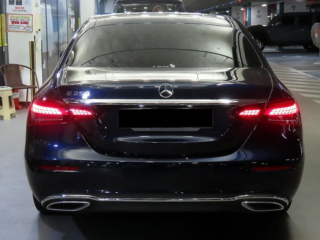 Mercedes-Benz E-Class — photo 05