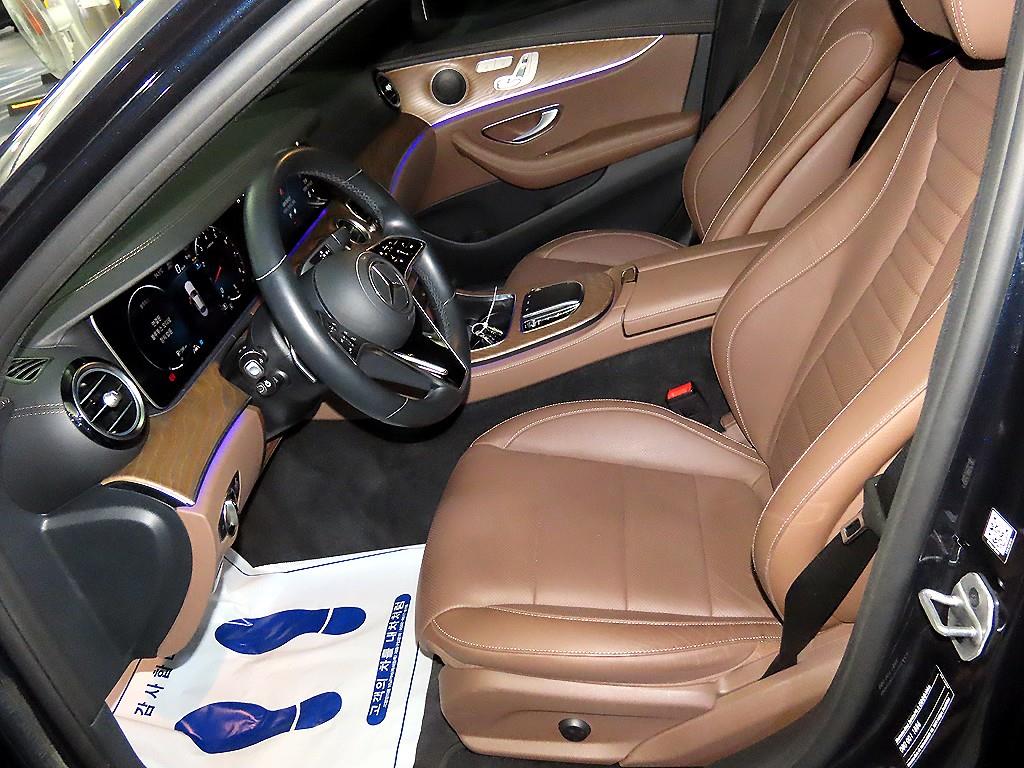 Mercedes-Benz E-Class — photo 06