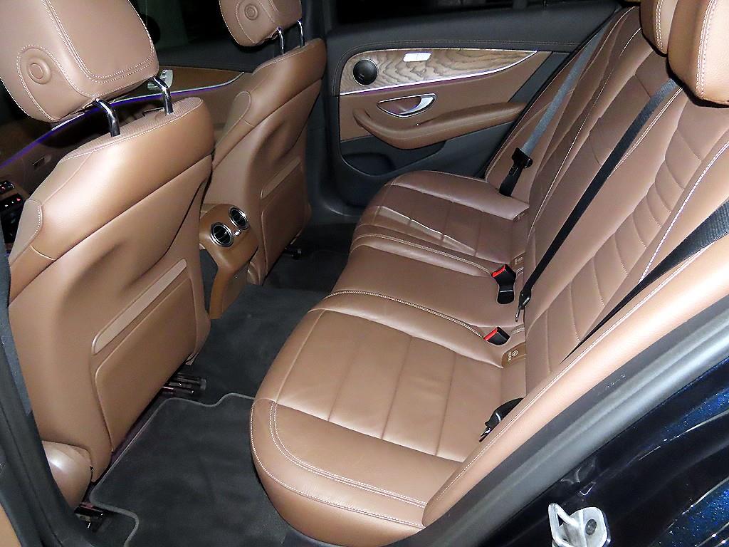 Mercedes-Benz E-Class — photo 07