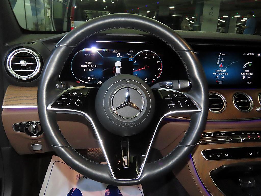 Mercedes-Benz E-Class — photo 08