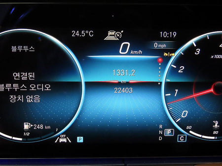 Mercedes-Benz E-Class — photo 09