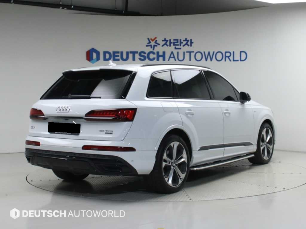Audi Q7 — photo 02