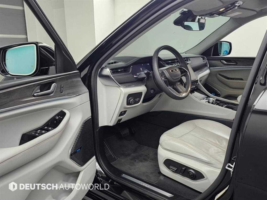 Jeep Cherokee — photo 11