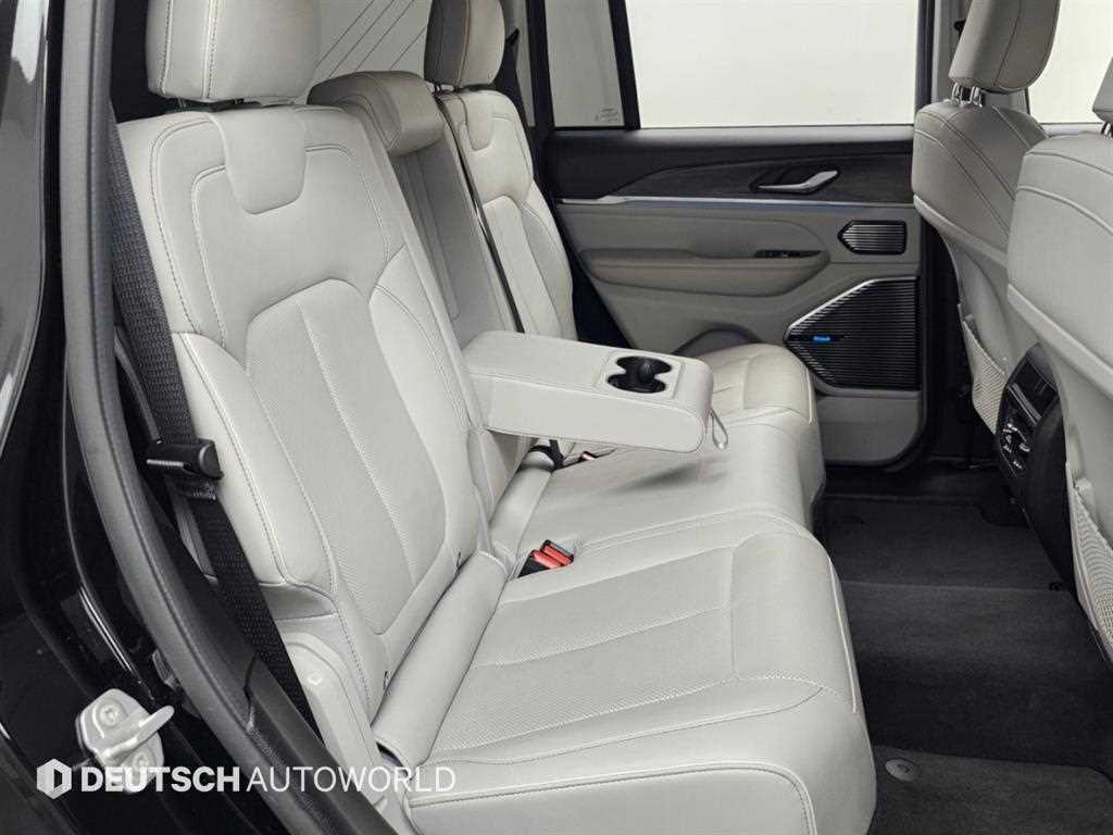 Jeep Cherokee — photo 12