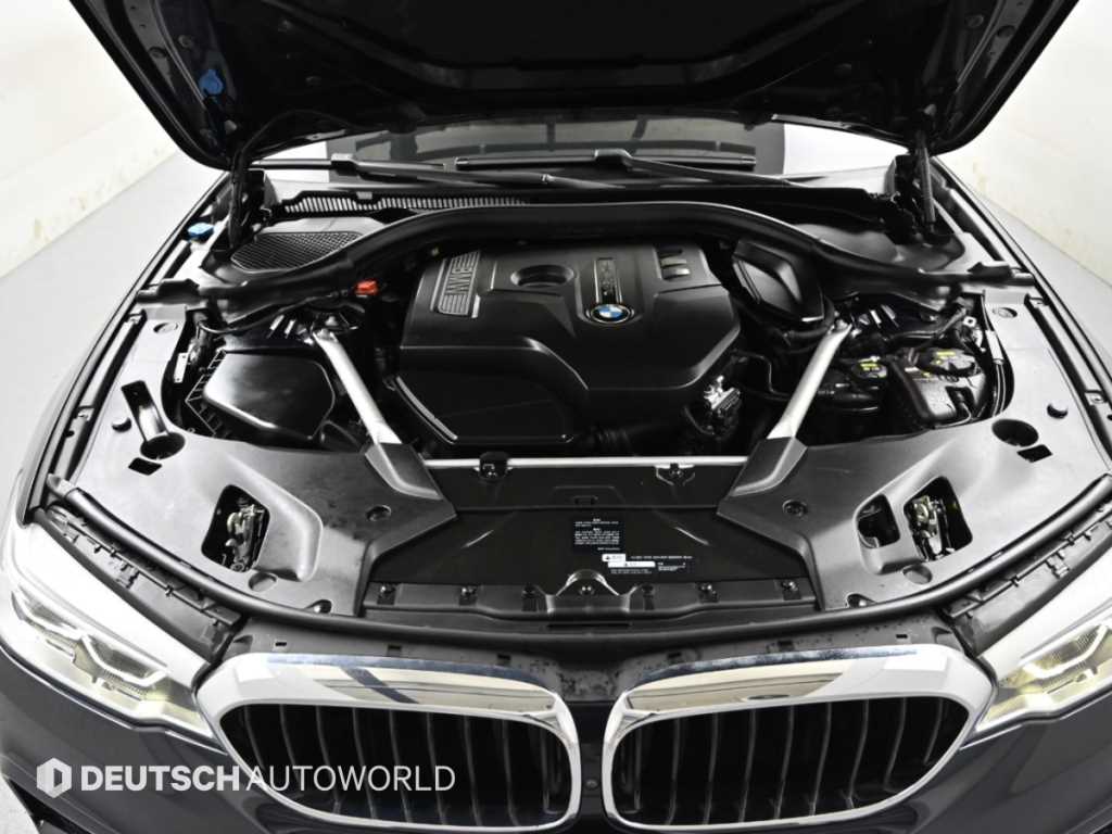 BMW 5-Series — photo 07