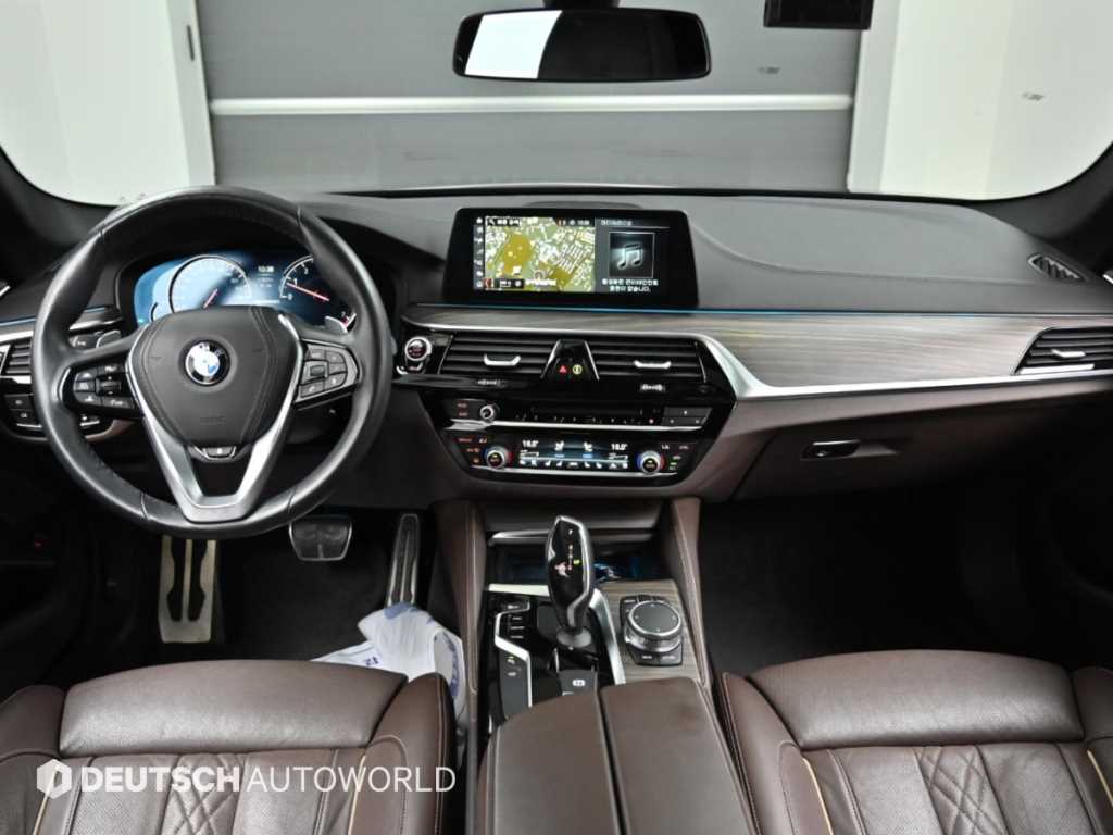 BMW 5-Series — photo 08
