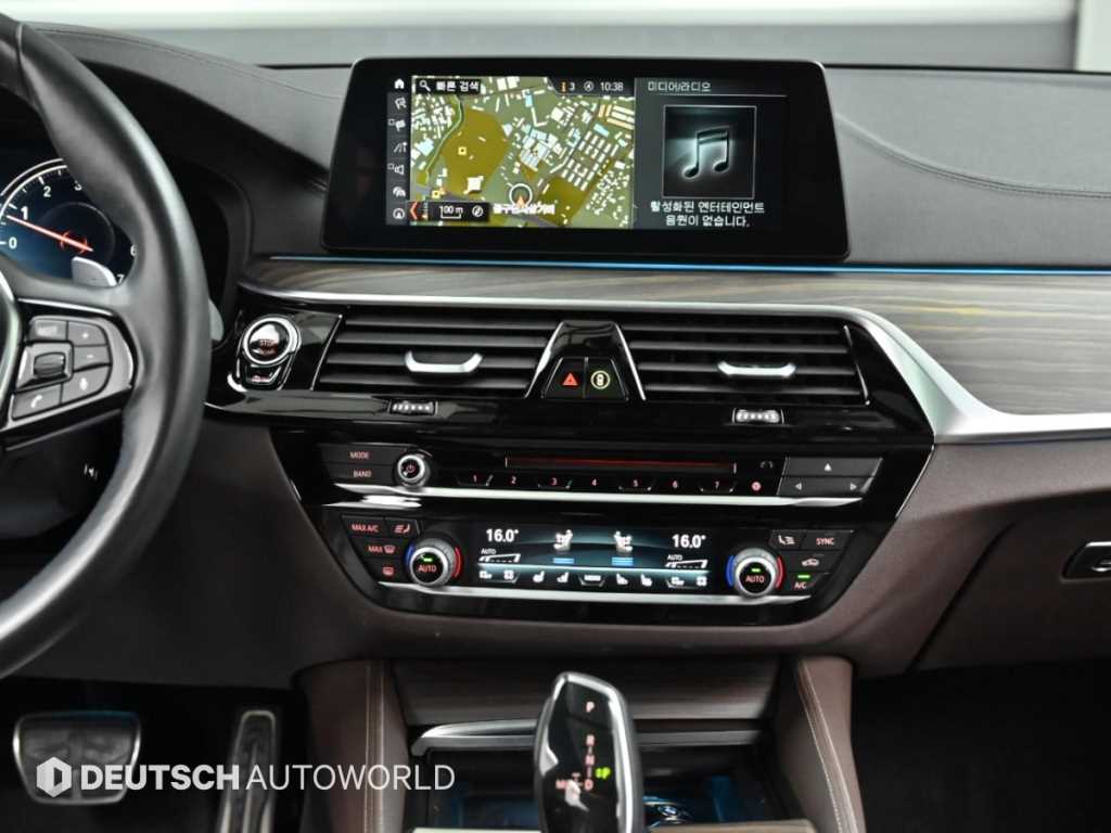 BMW 5-Series — photo 15