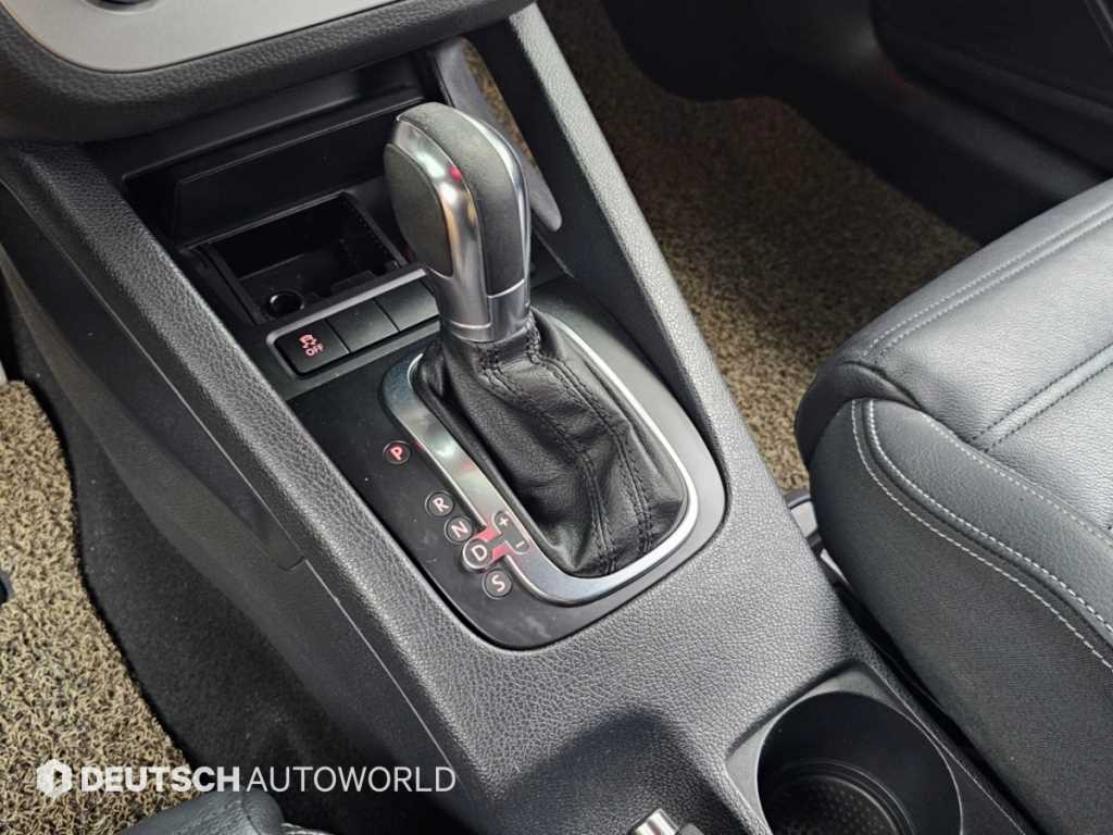 Volkswagen Scirocco — photo 09