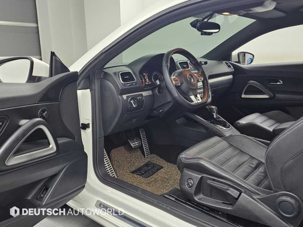 Volkswagen Scirocco — photo 11