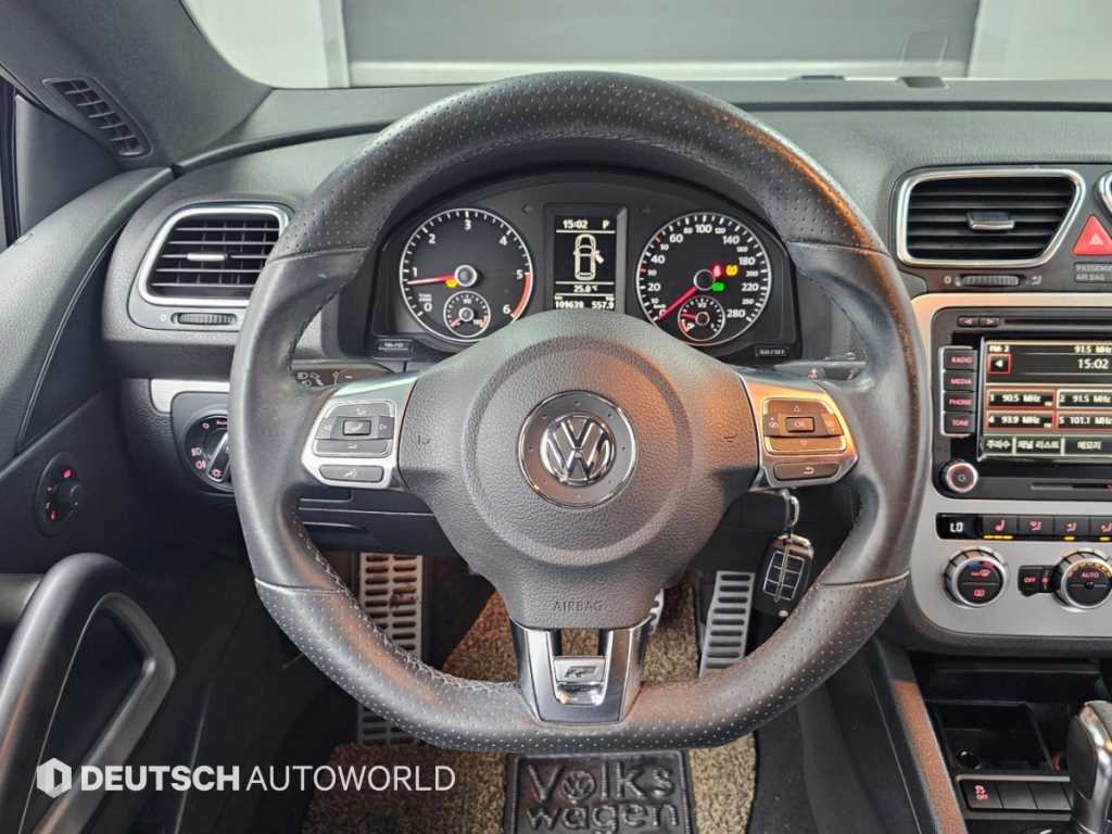 Volkswagen Scirocco — photo 13