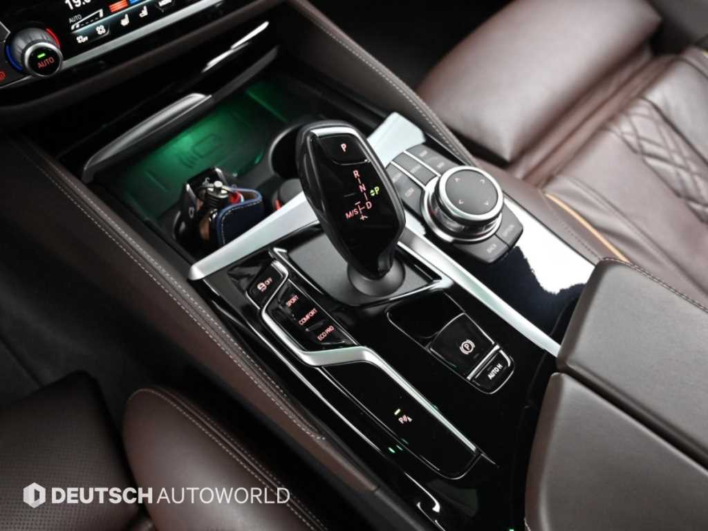 BMW 5-Series — photo 09
