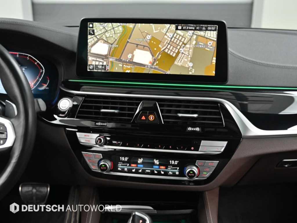 BMW 5-Series — photo 14