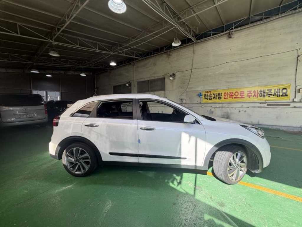 Kia Niro — photo 04