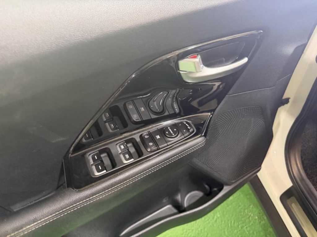 Kia Niro — photo 07