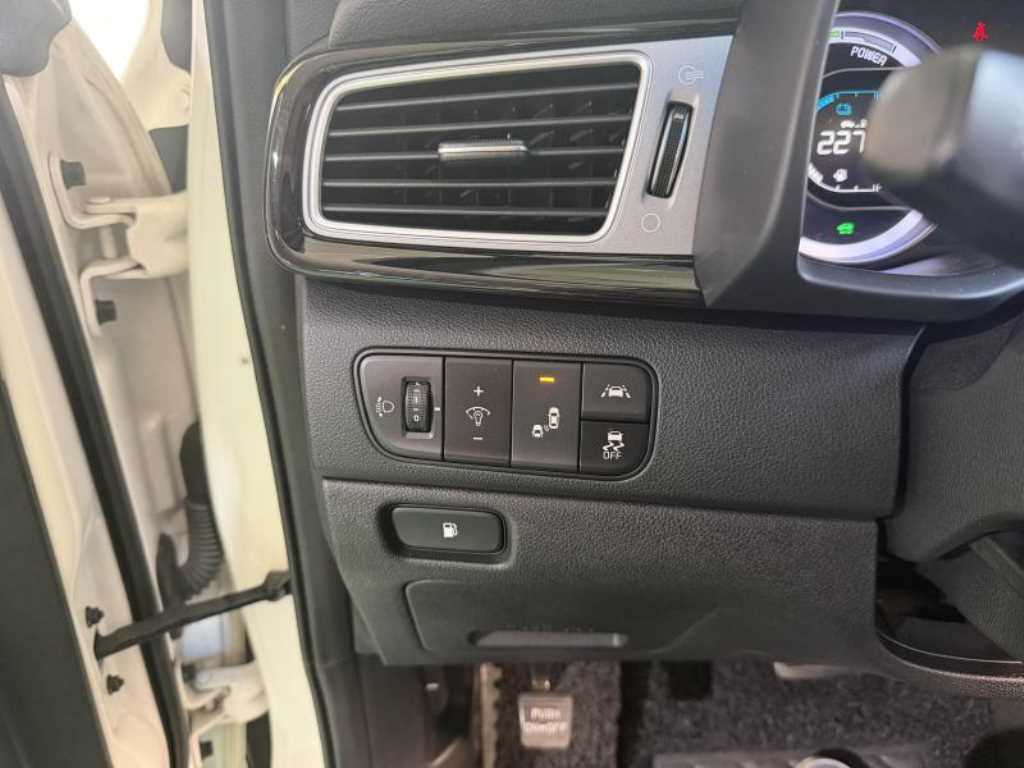Kia Niro — photo 09