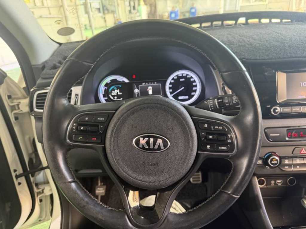 Kia Niro — photo 11