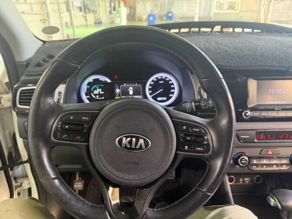 Kia Niro — photo 17