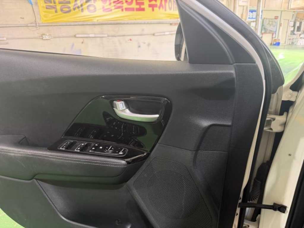 Kia Niro — photo 19