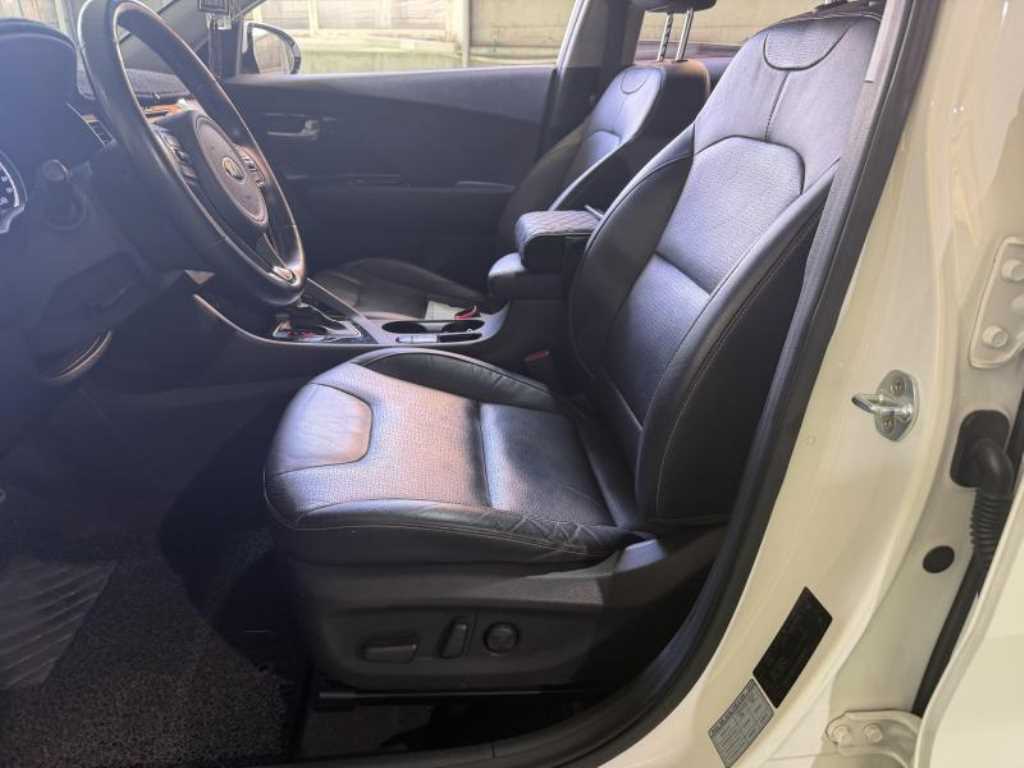 Kia Niro — photo 20