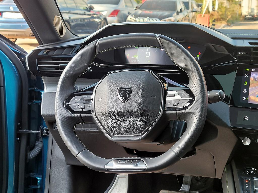 Peugeot 408 — photo 08