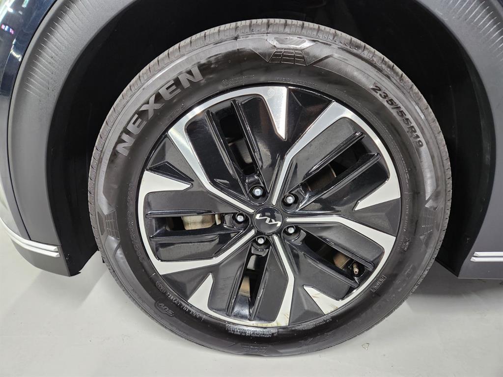 Kia EV6 — photo 18