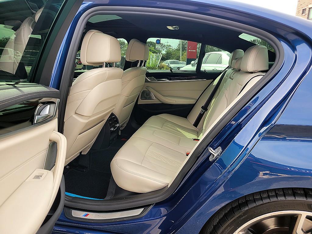BMW 5-Series — photo 07