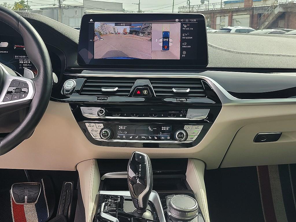 BMW 5-Series — photo 10