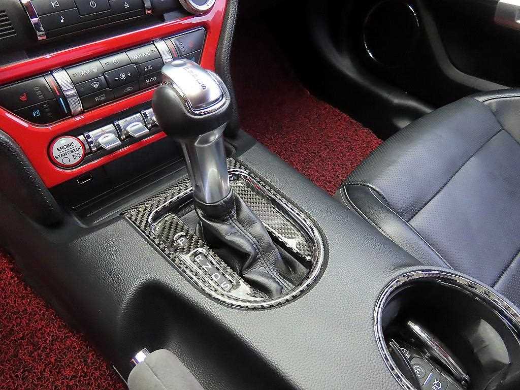 Ford Mustang — photo 11